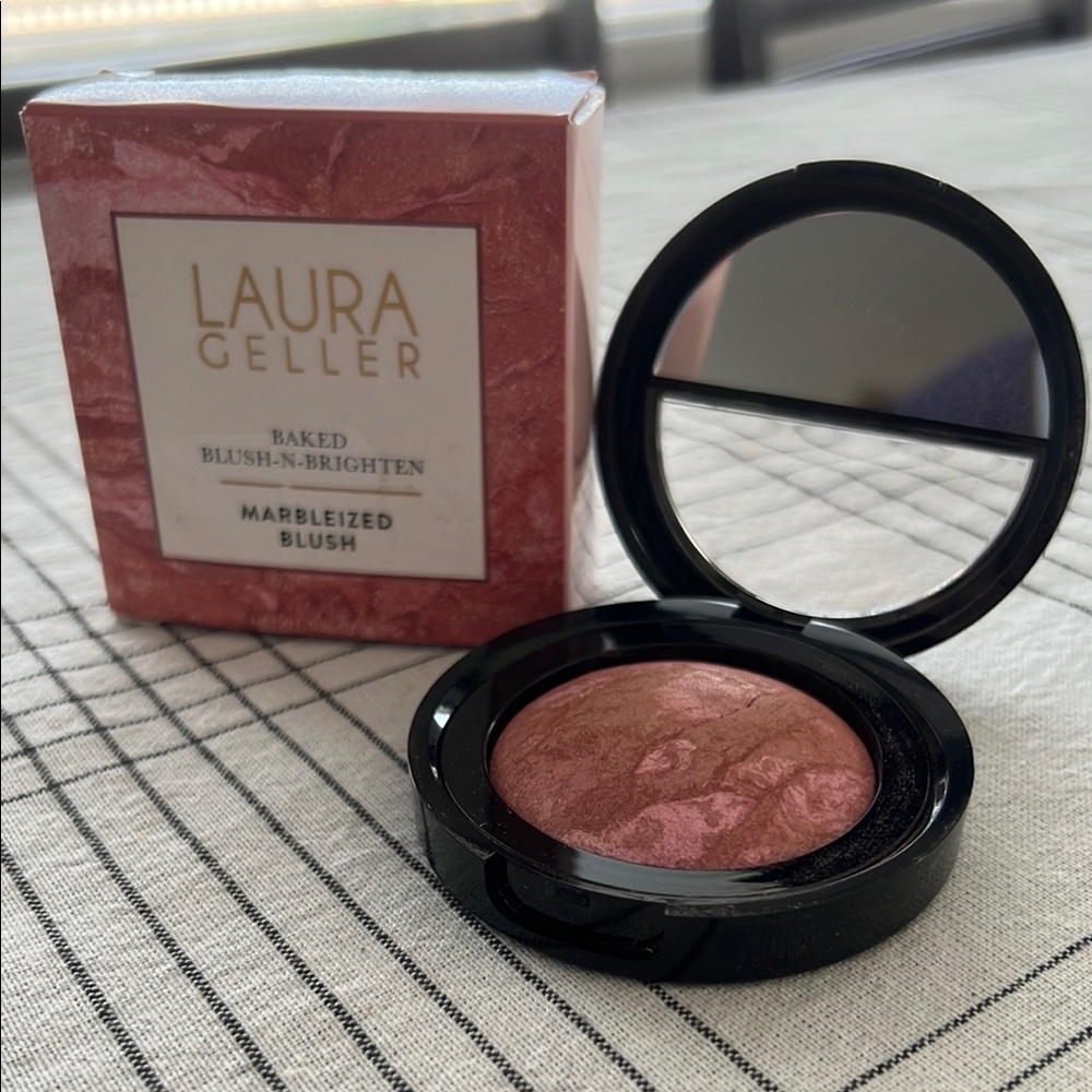 Laura Geller Baked Blush in Marbleized Pink